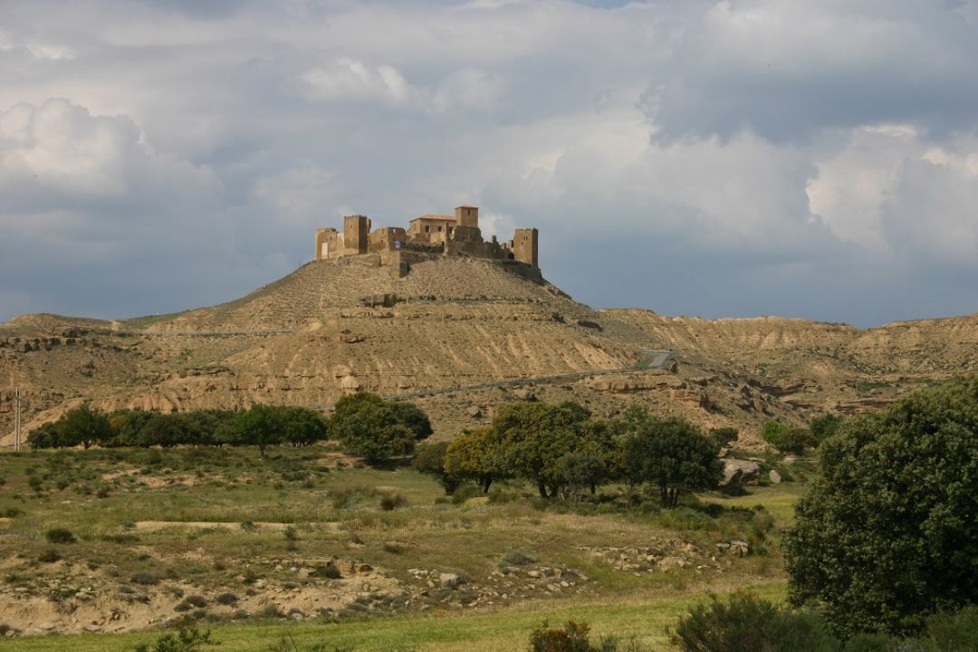 Castillo Montearagon en la cima del monte que le da nombre
