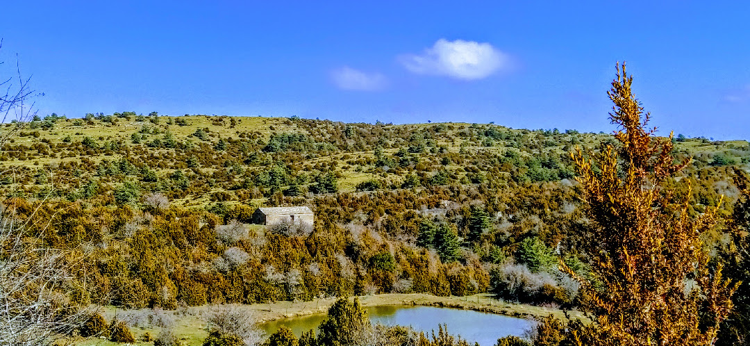 Vista de la Ermita de la Magdalena Ruta circular por la Sierra de Bones Turismo Hoya de Huesca Joaquin Santafe