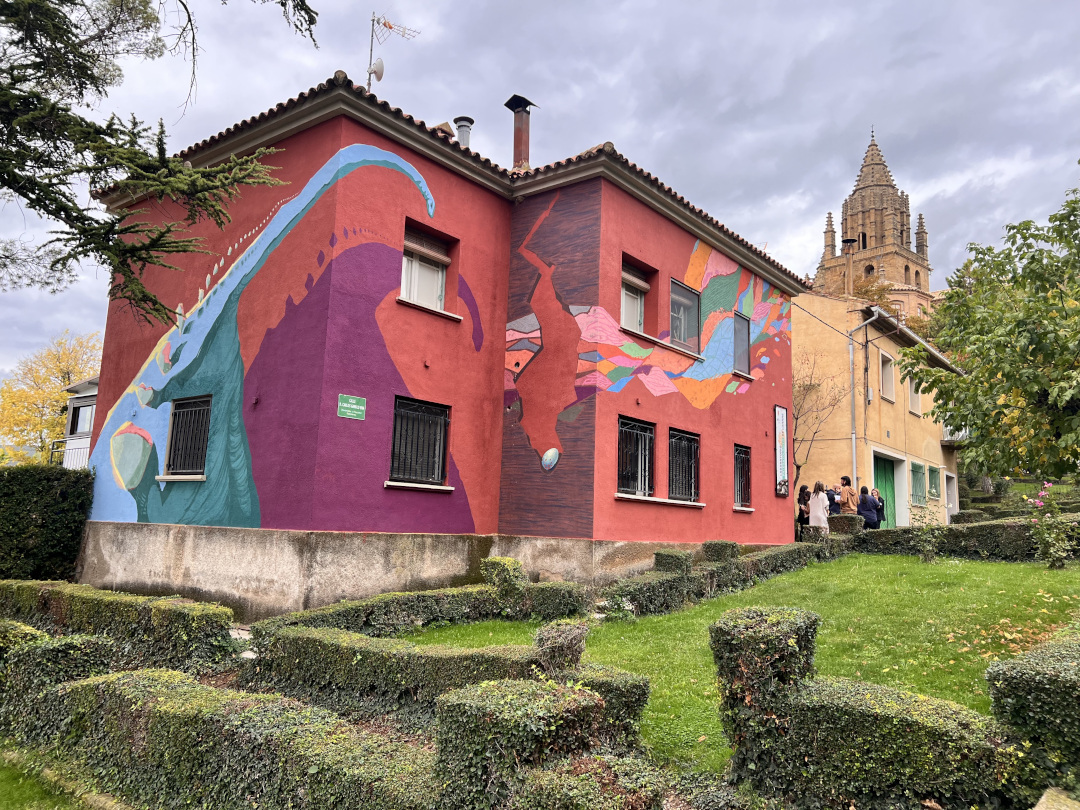Exterior museo paleontologico Loarre Turismo Hoya de Huesca