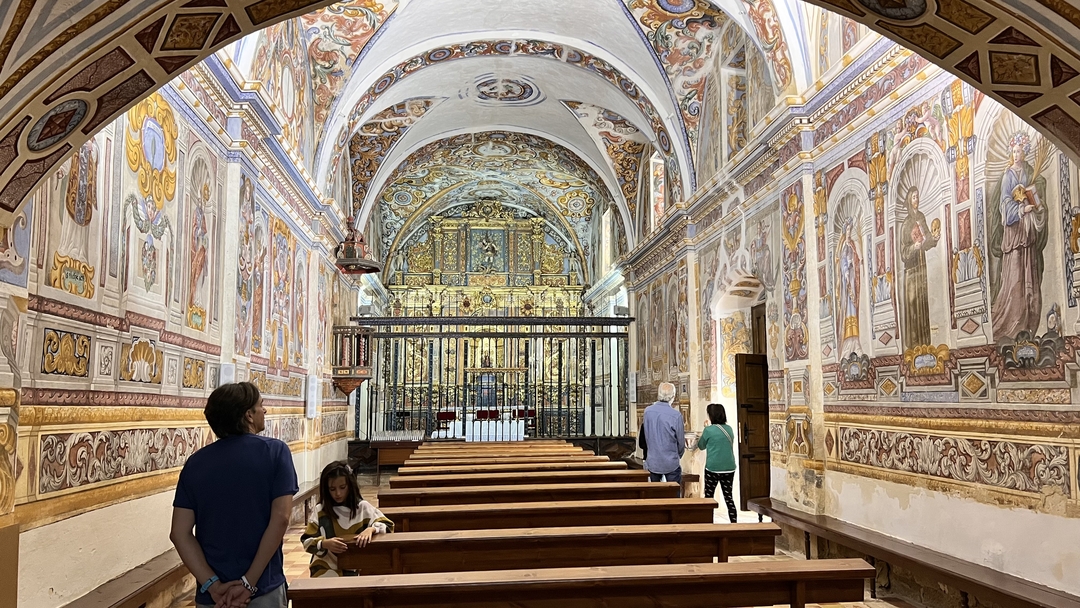 Interior santuario de Virgen de Casbas Turismo Hoya de Huesca