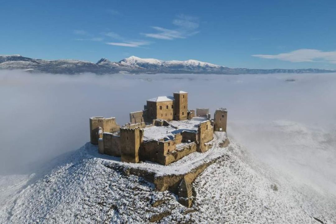 Castillo de Montearagon nevado