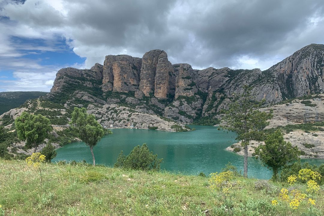 Mallos y embalse de Vadiello